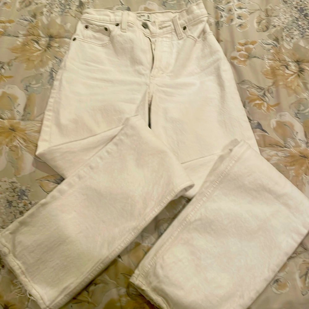 Amercrombie & Fitch The 90’s Straight Ultra High Rise Jeans